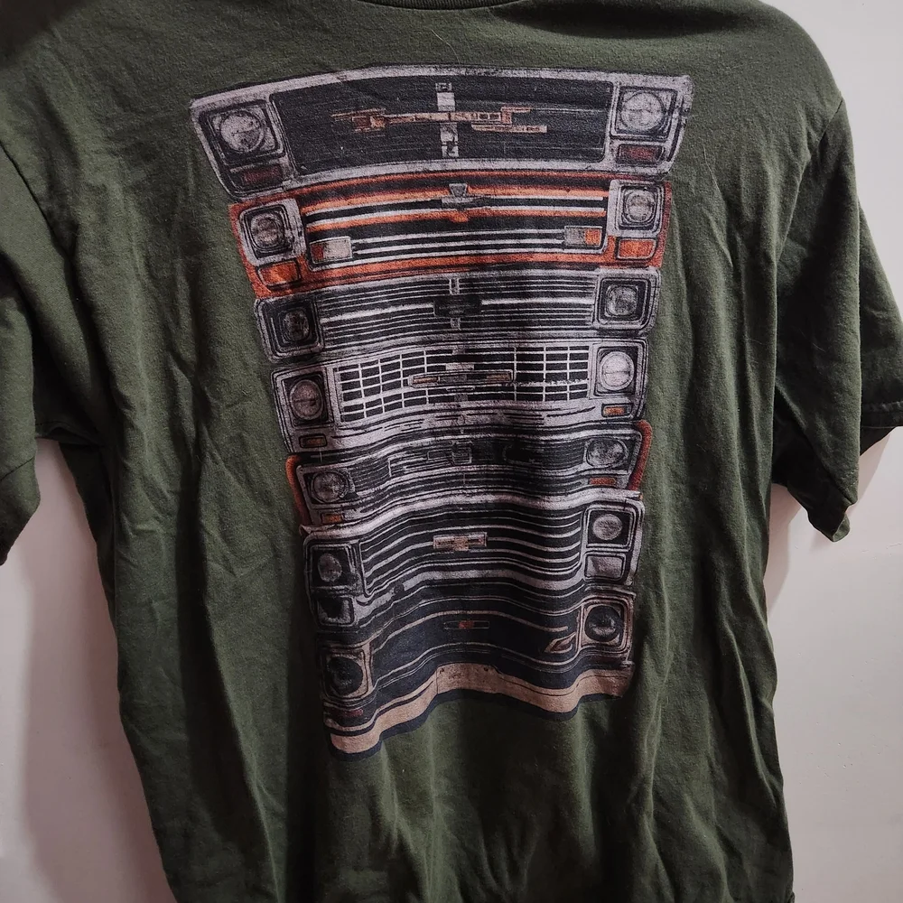 Graphic Green T-Shirt with Car Design - Picture 2 of 3